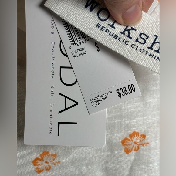 Workshop- NWT- flower lightweight t-shirt - Picture 4 of 8